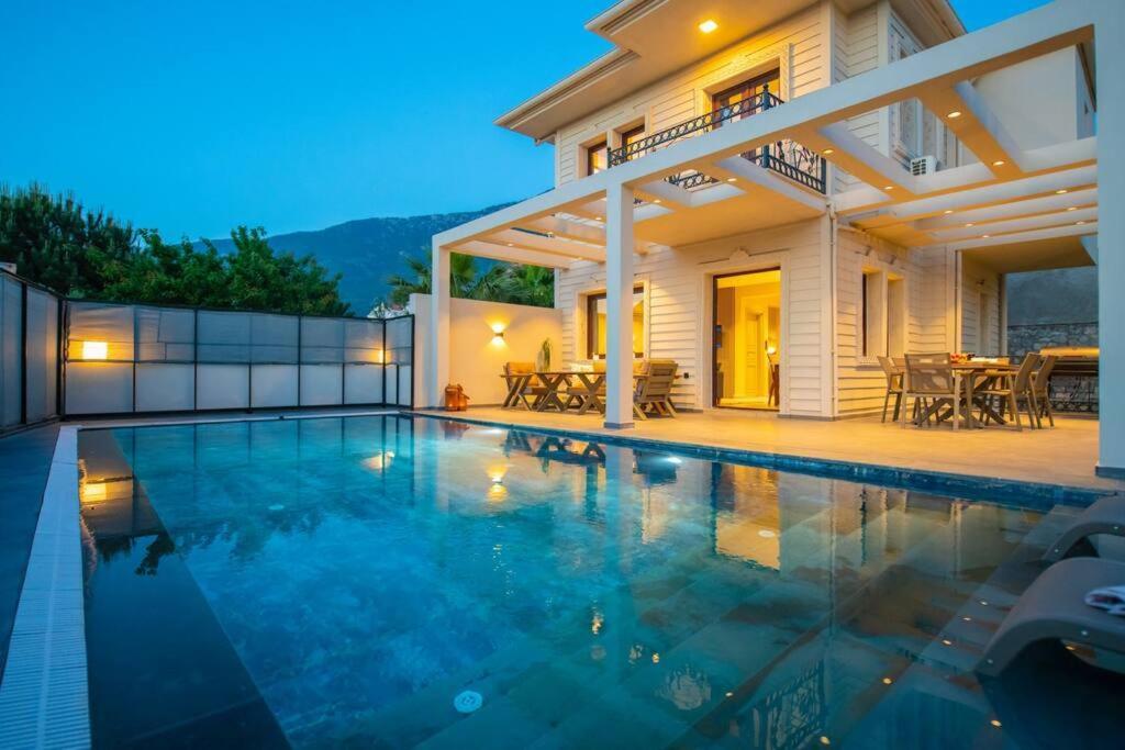 Havuzlu Korunakli Jakuzili Villa Fethiye Esterno foto