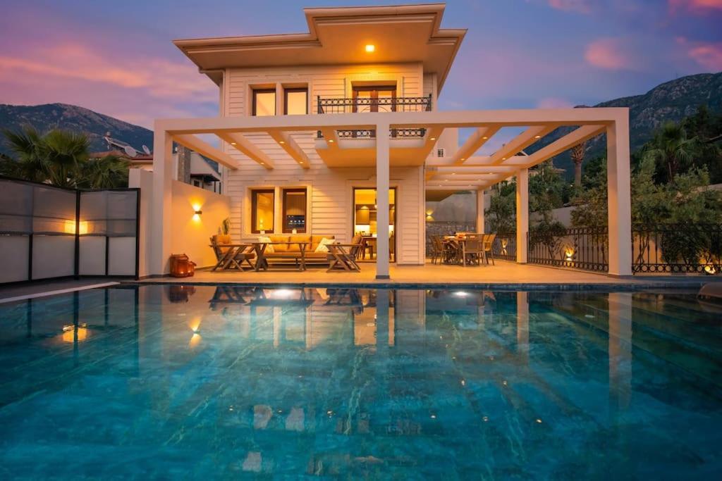 Havuzlu Korunakli Jakuzili Villa Fethiye Esterno foto
