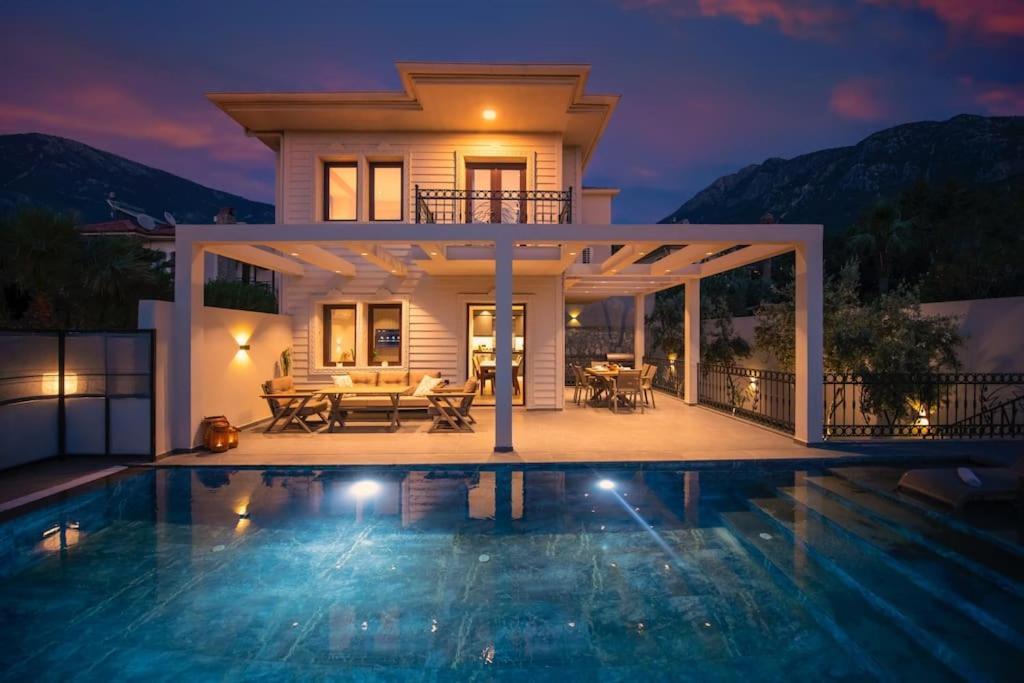 Havuzlu Korunakli Jakuzili Villa Fethiye Esterno foto