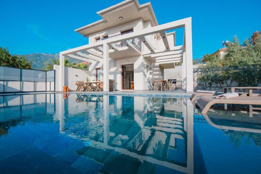 Havuzlu Korunakli Jakuzili Villa Fethiye Esterno foto